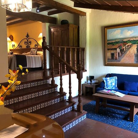 Villa San Jose Hotel & Suites Morelia Buitenkant foto