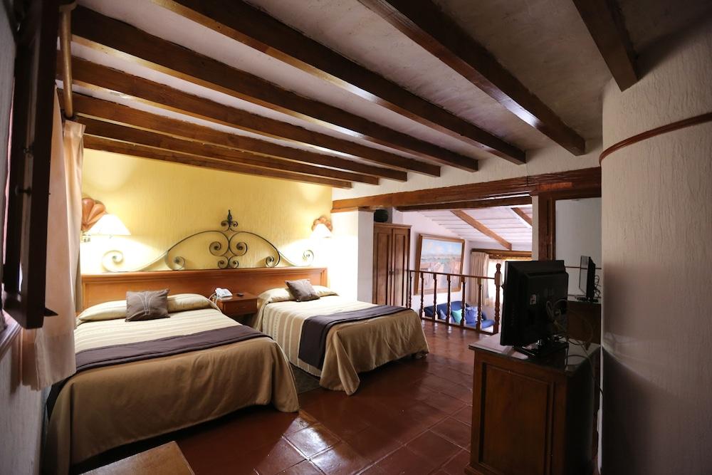 Villa San Jose Hotel & Suites Morelia Buitenkant foto