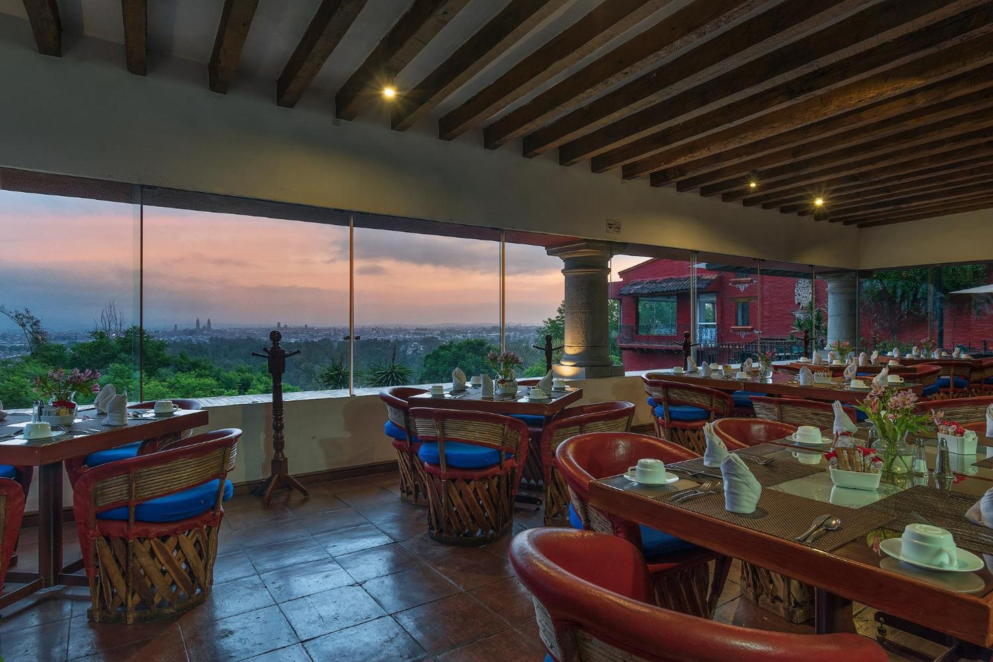 Villa San Jose Hotel & Suites Morelia Buitenkant foto