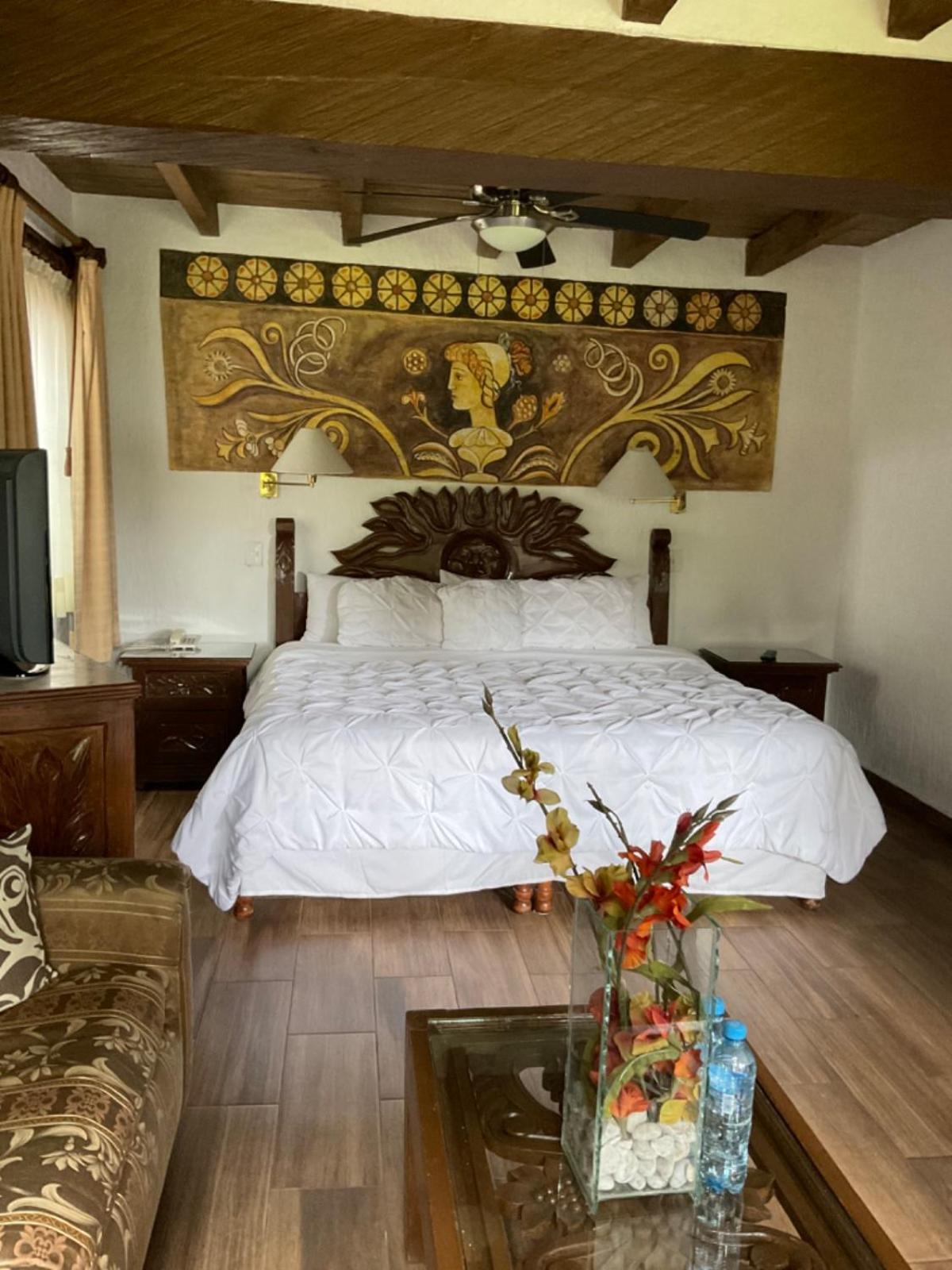 Villa San Jose Hotel & Suites Morelia Buitenkant foto