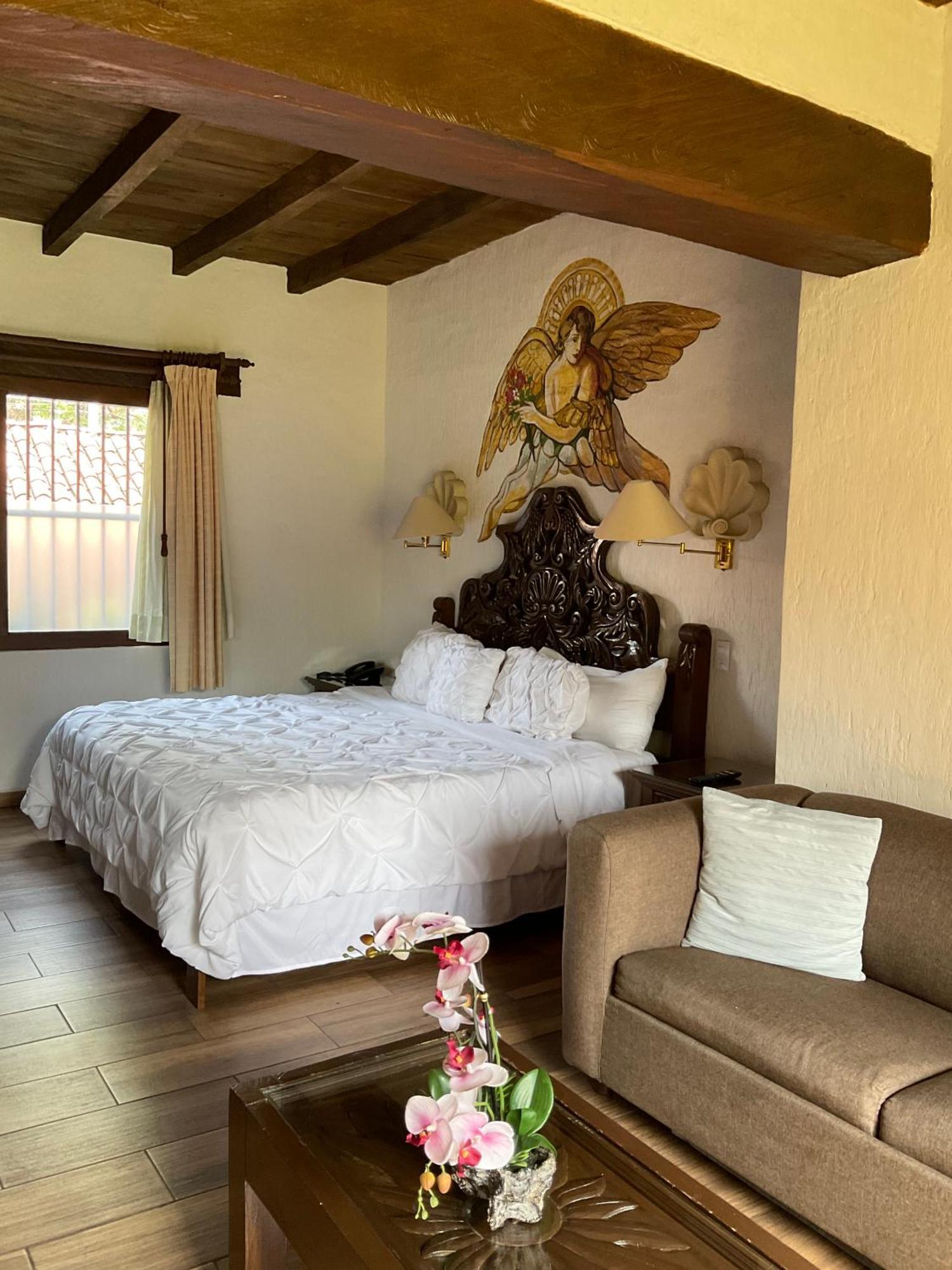 Villa San Jose Hotel & Suites Morelia Buitenkant foto