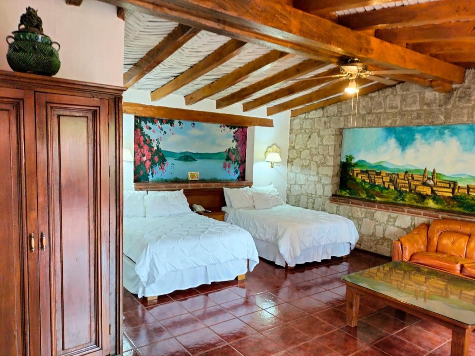 Villa San Jose Hotel & Suites Morelia Buitenkant foto