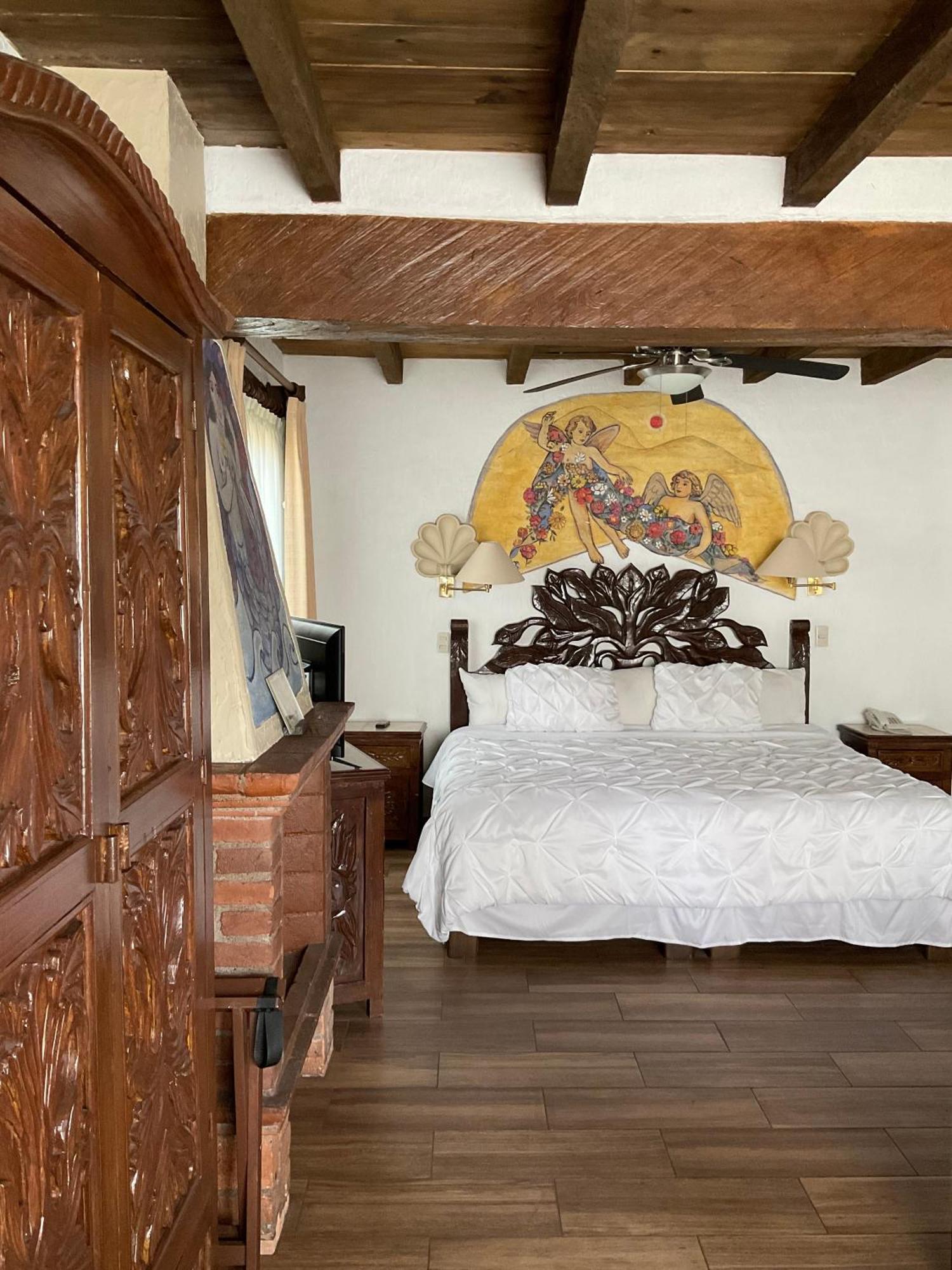 Villa San Jose Hotel & Suites Morelia Buitenkant foto