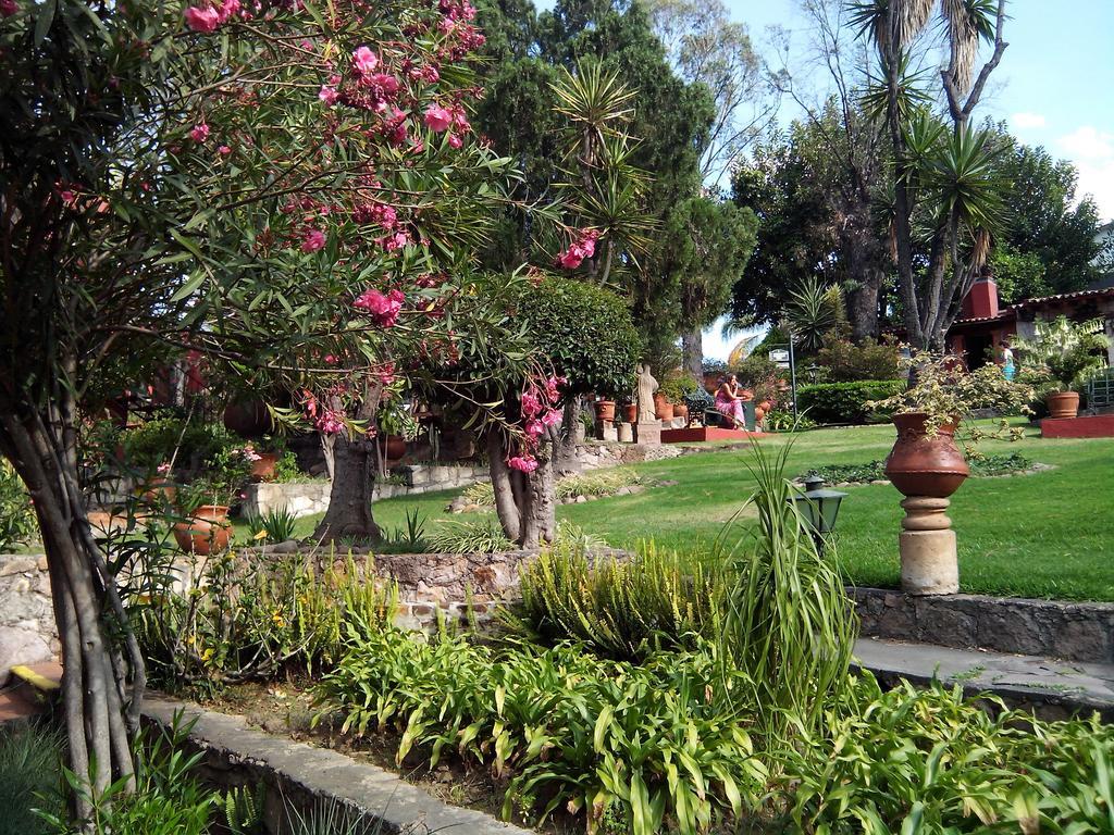 Villa San Jose Hotel & Suites Morelia Buitenkant foto