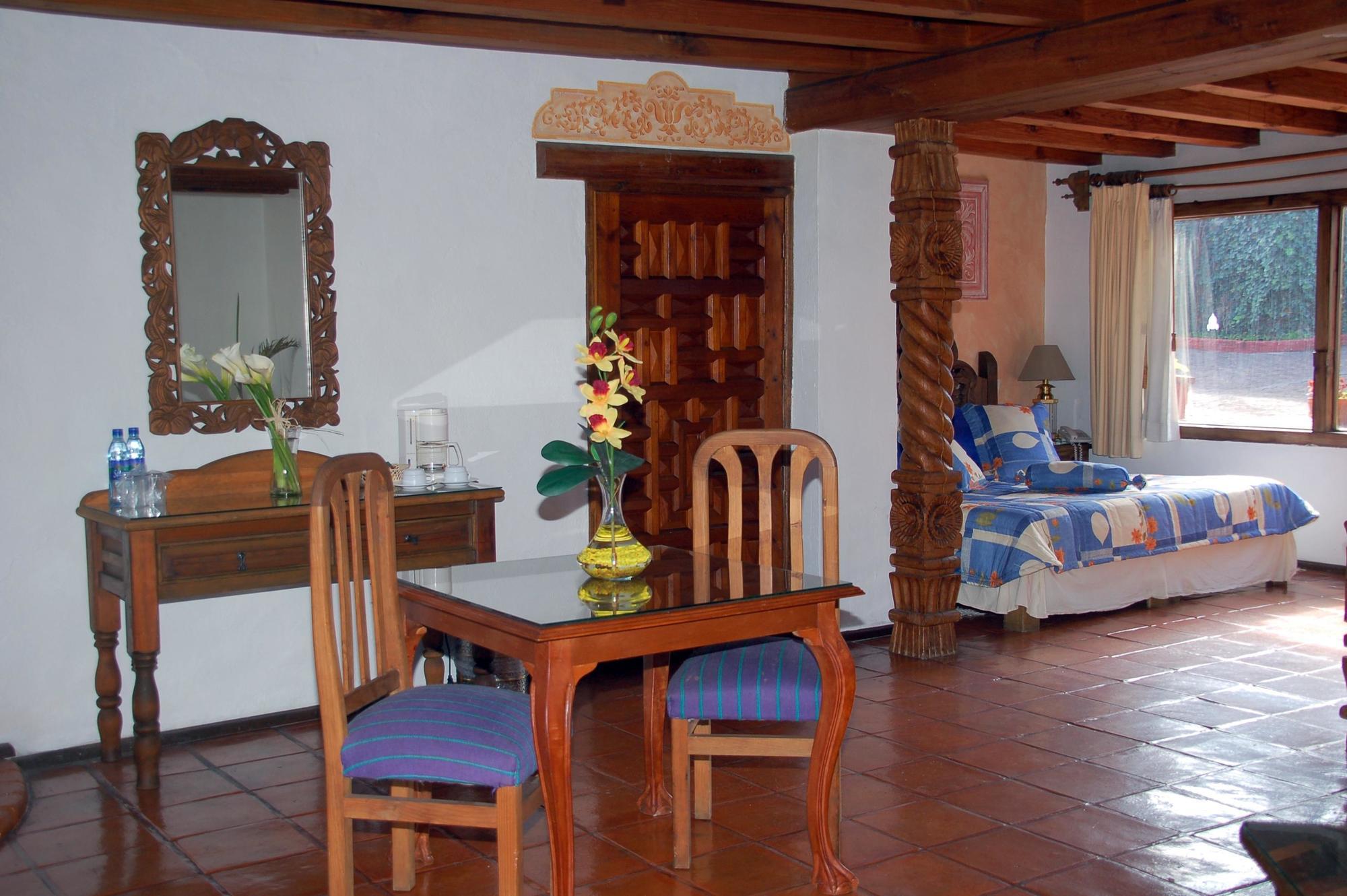 Villa San Jose Hotel & Suites Morelia Buitenkant foto