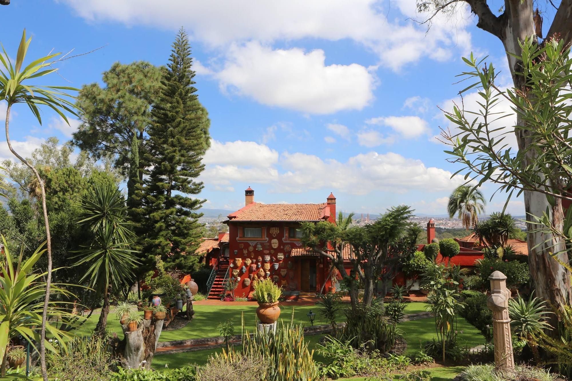 Villa San Jose Hotel & Suites Morelia Buitenkant foto