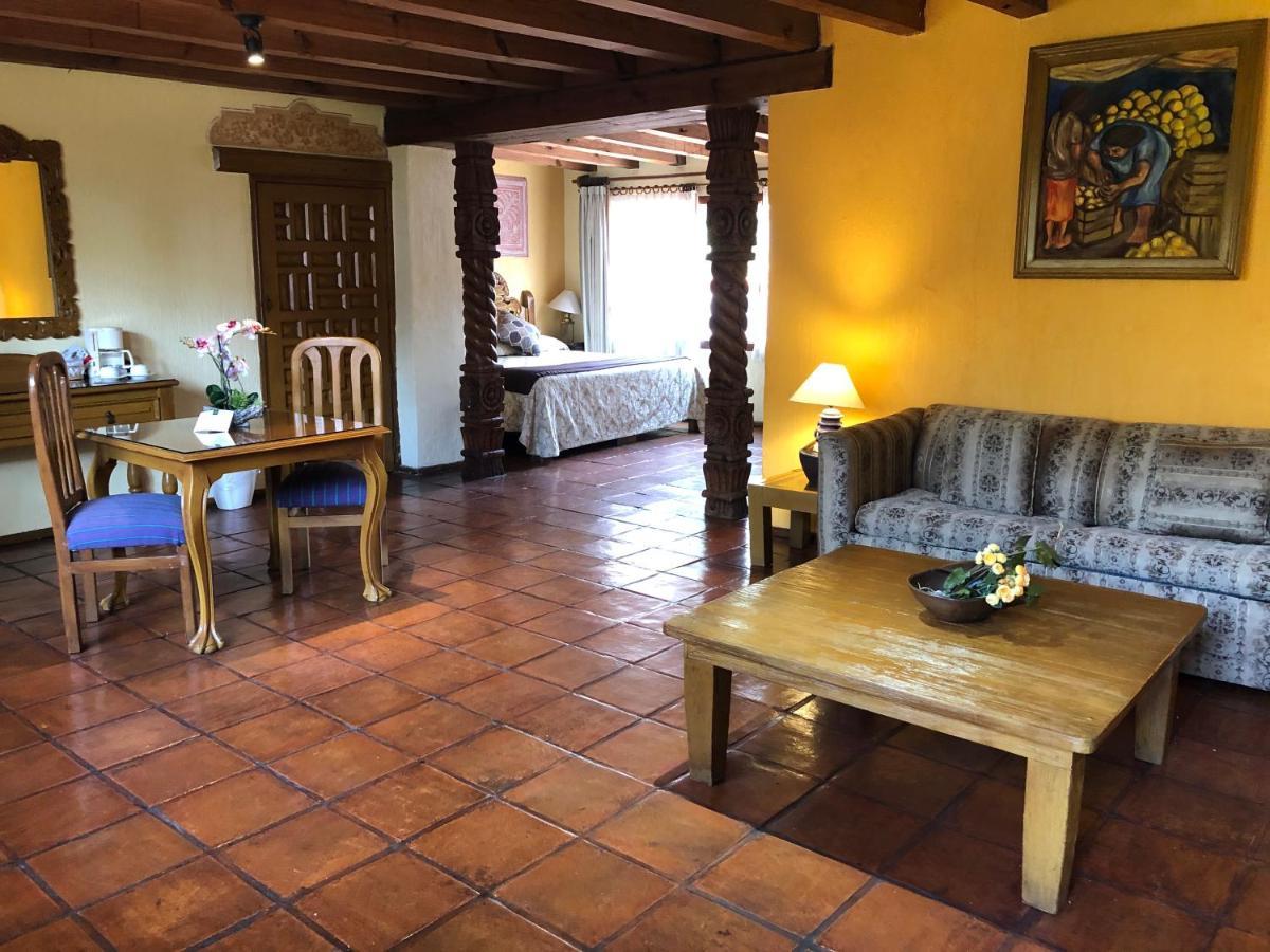Villa San Jose Hotel & Suites Morelia Buitenkant foto